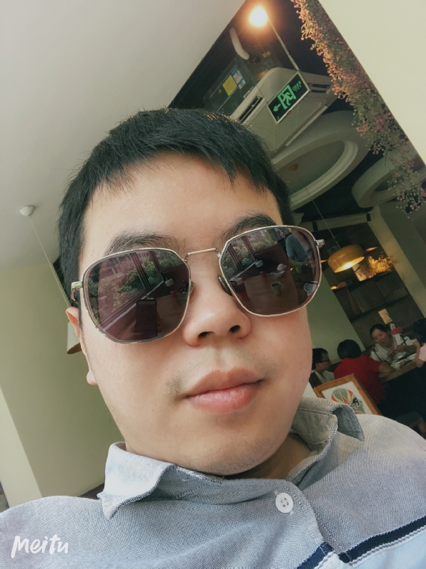 月台等路人的第一张照片--惠安征婚网